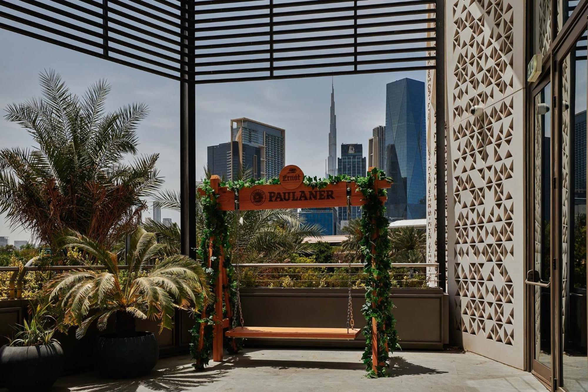 25Hours Hotel Dubai One Central Kültér fotó The swing at the top of the building