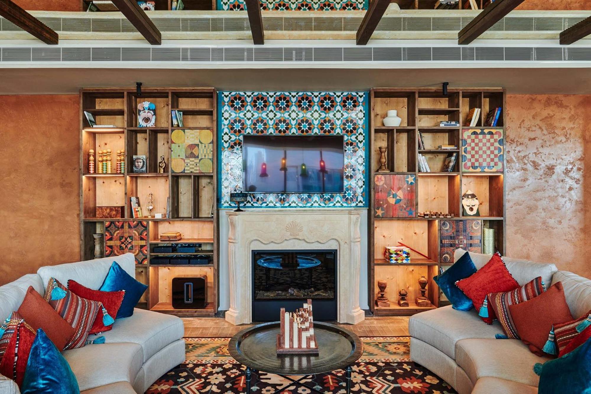 25Hours Hotel Dubai One Central Kültér fotó The living room of a suite at the Ritz-Carlton, DIFC